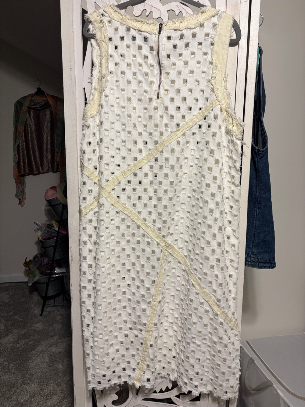 Women's White & Cream Sleeveless Textured Shift Dress - Picture 6 of 6